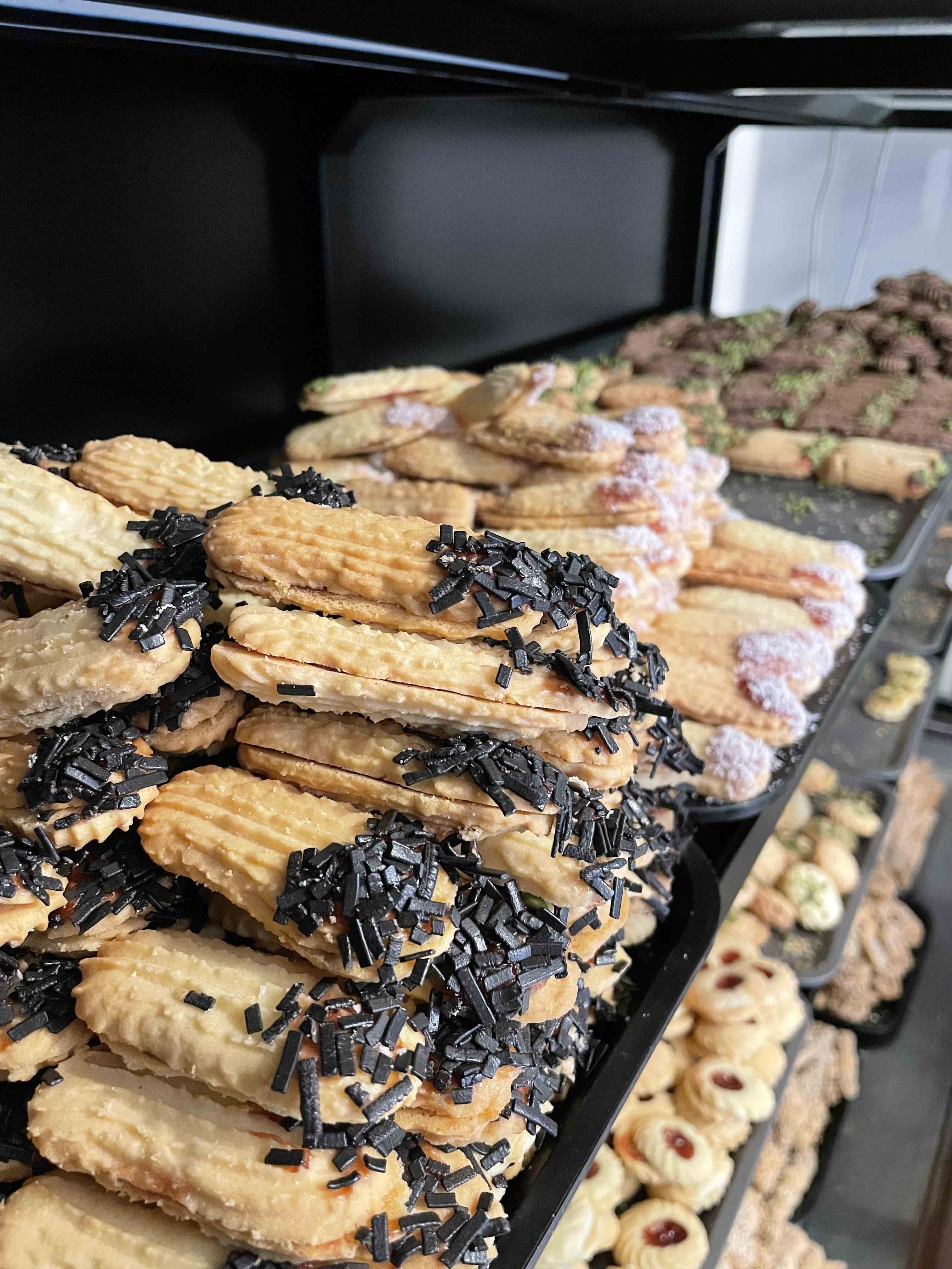 Petit Four Vibes